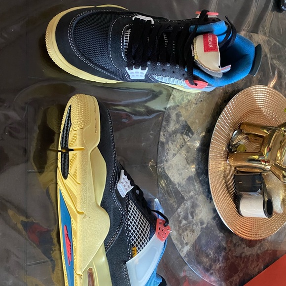 Air Jordan 4 size 10 - Picture 7 of 8